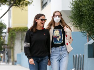 LOS ANGELES, CA - MAY 11: Jennifer Garner and daughter Violet Affleck are seen on May 11, 2024 in Los Angeles, California.  (Photo by Bellocqimages/Bauer-Griffin/GC Images)