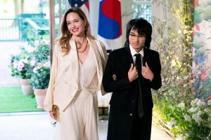 TOPSHOT - US actress Angelina Jolie and son Maddox arrive for the State Dinner in honor of South Korean President Yoon Suk Yeol, at the White House in Washington, DC, on April 26, 2023. (Photo by Stefani Reynolds / AFP) (Photo by STEFANI REYNOLDS/AFP via Getty Images)