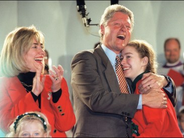 US President Bill Clinton (c) in a picture taken 07 December 1994 in Washington, DC., hugs his daughter Chelsea as First Lady looks on after singing Christamas carols on Washington's Elipse during the annual Pageant of Peace